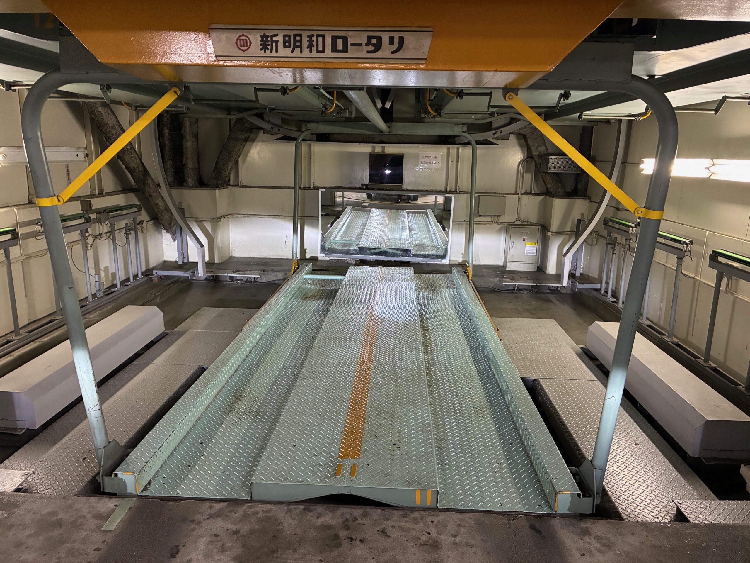 松岡ビル駐車場